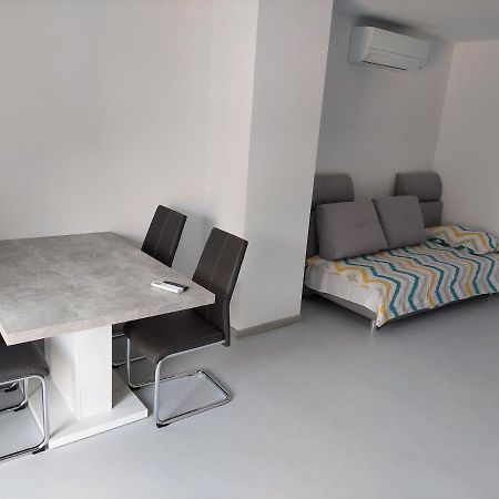 Apartma Rene Izola Luaran gambar