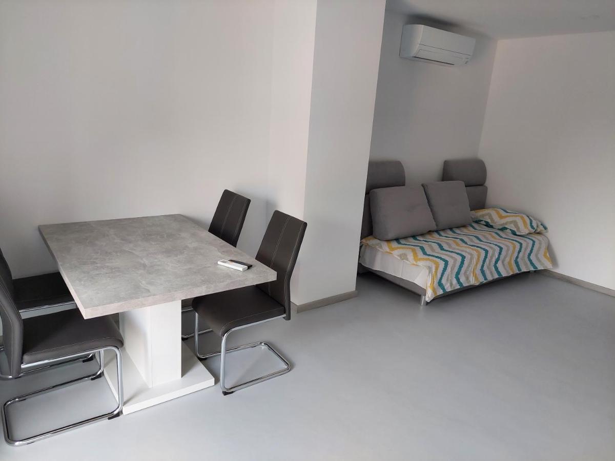 Apartma Rene Izola Luaran gambar